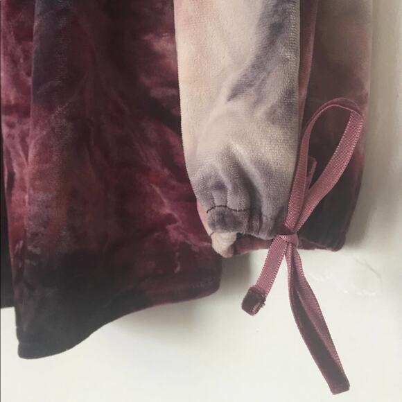 AMERICAN EAGLE OUTFITTERS Crushed Velvet Off Shoulder Top MEDIUM Tie Dye Fall - Picture 5 of 7